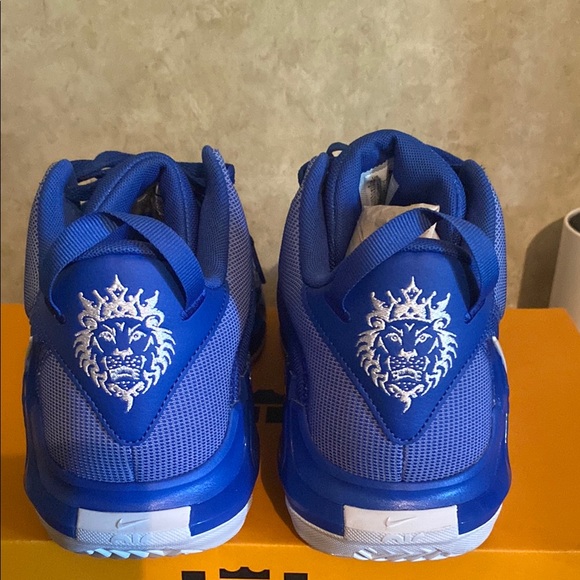 LeBron Witness VII TB
Color: Game Royal/White-Game Royal - Picture 5 of 12